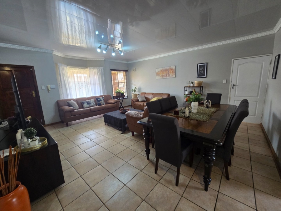 4 Bedroom Property for Sale in Heuwelsig Free State